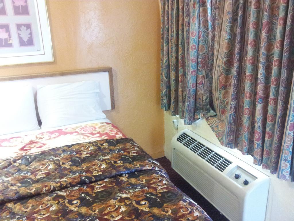 Economy Inn Tucson Room photo